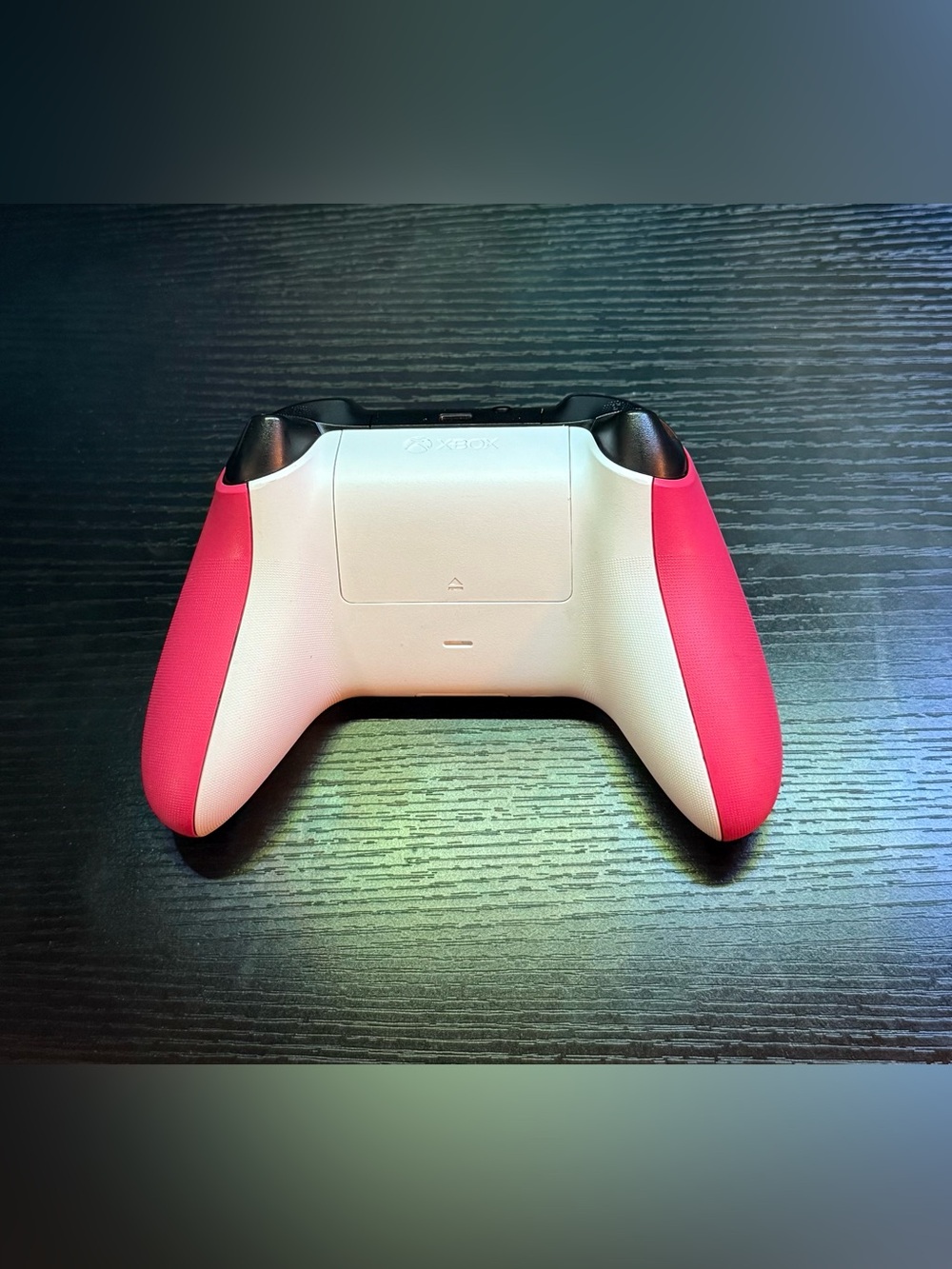 Xbox Series S 512GB SSD Console in White & Pink Xbox Series X/S Controller - Picture 7 of 7